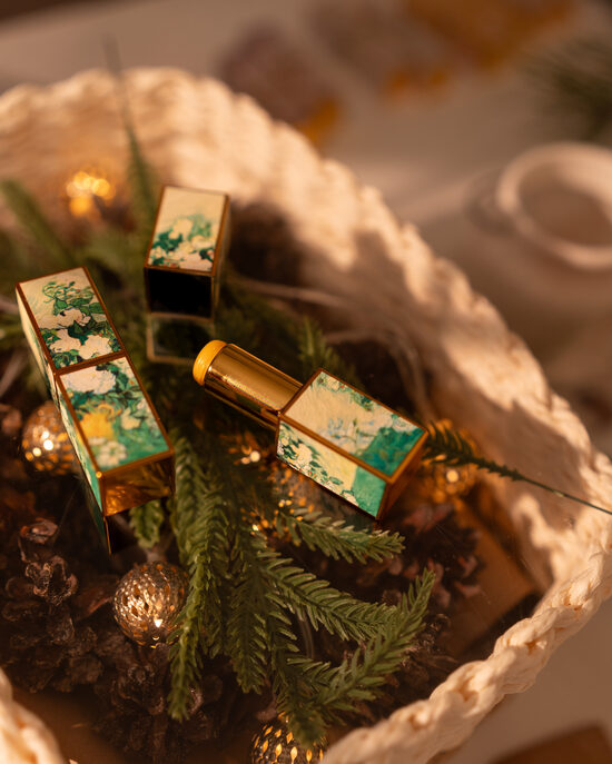 Lūpu balzams ar smiltsērkšķiem un mango (zaļš ar ziediem)