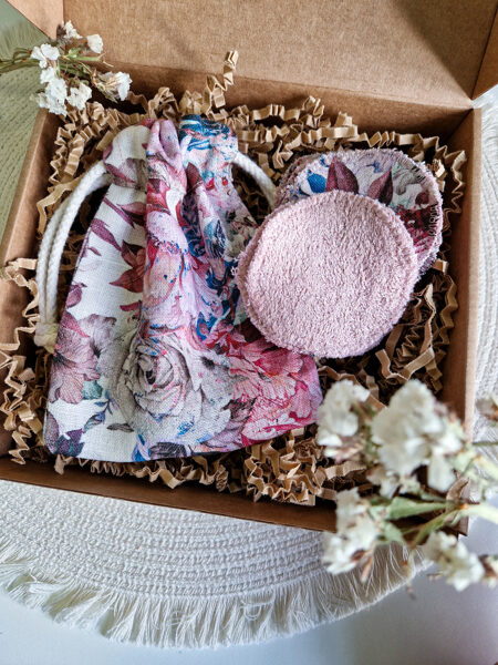 Facial cleansing pads, washable + linen bag (romantic flower motif)